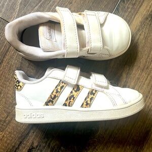 Toddler girls 8 Adidas Grand Court 2.0 leopard/white sneaker